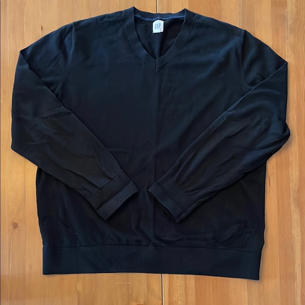 GAP - Men's Lightweight Black V-neck Long-sleeved Sweater - XL